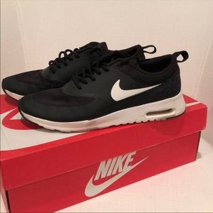 Nike Thea